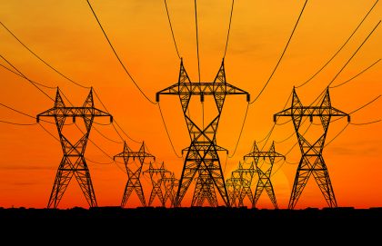 Kalifornia po roku opäť rieši problémy s dodávkami elektriny s pomocou plynu
