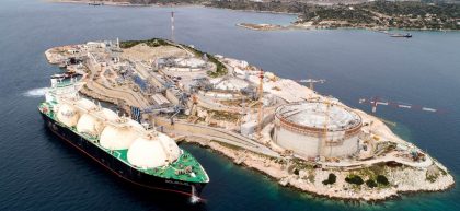 Grécky dovoz LNG klesá, nahrádzajú ho dodávky azerbajdžanského plynu