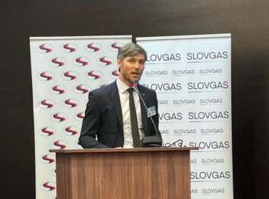 M. Kocůrek: Masívny rozvoj LNG terminálov pomôže regiónu CEE diverzifikovať dodávky, ruský plyn plne nenahradí